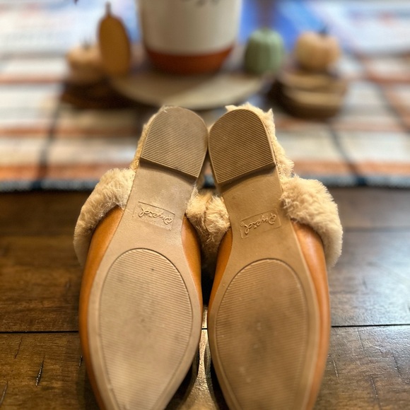 Fuzzy Brown Pleather Flats- Sz 6 - Picture 2 of 3